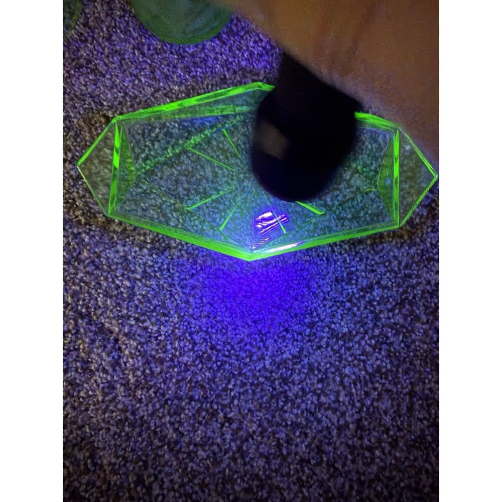 Vintage Art Deco Uranium Glass Divided Relish Dish - "Pyramid" Read - Picture 8 of 8